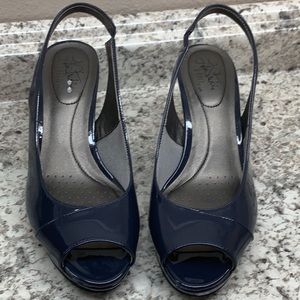 Life Stride Soft System Blue Patton heels 9.5M